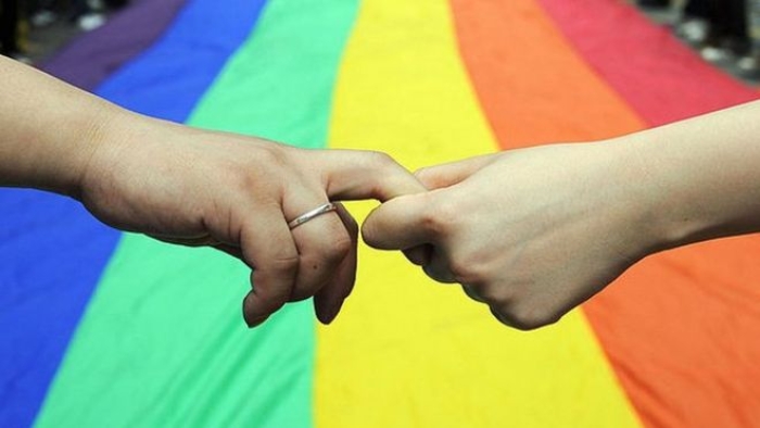 Eşcinsel Çinli adam zorla dönüştürme terapisi konusunda yasal savaş kazanıyor