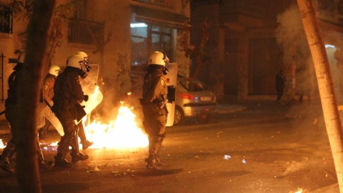 Exarchia'daki MAT Riot Polis Saldırıları Sonrasında Bir Tutuklama