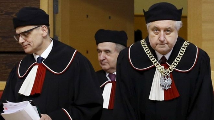 Polonya milletvekilleri tartışmalı yargı tasarısını geri aldı