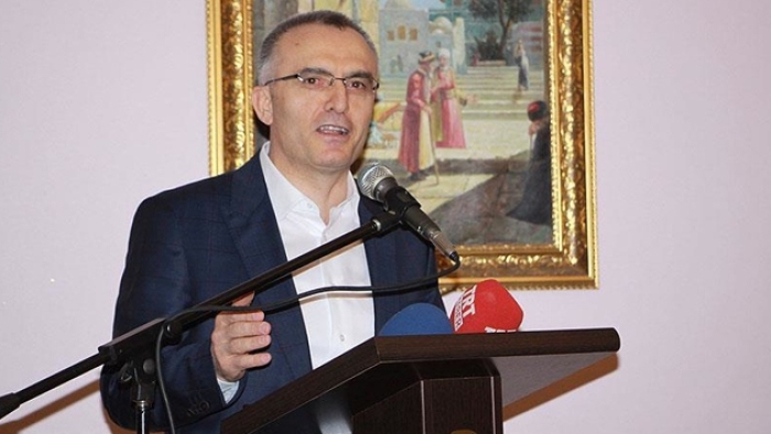 'Türkiye siyasetiyle de ekonomisiyle de dimdik ayakta'