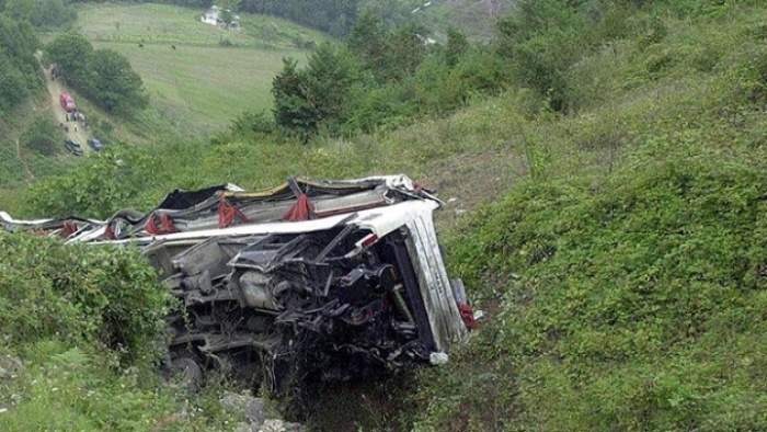 Uçuruma yuvarlanan otobüs 27 kişiye mezar oldu