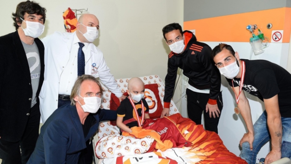 Kanser tedavisi gören çocuklara anlamlı ziyaret