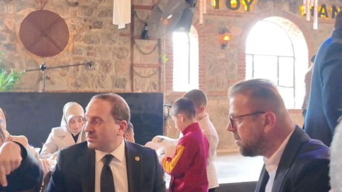 İzmir’in Köklü Çınarı Kırkpınar Ailesi Bayram Sofrasında Buluştu