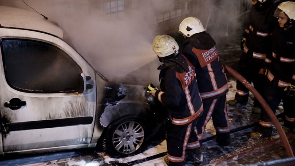 İstanbul Kağıthane'de 6 araç kundaklandı