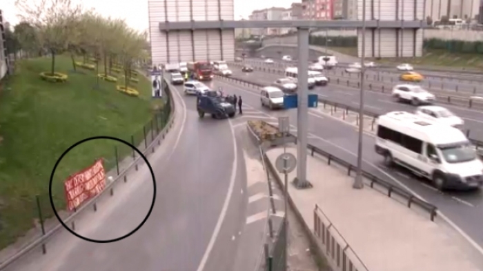 İstanbul'da 'Bombalı pankart' paniği