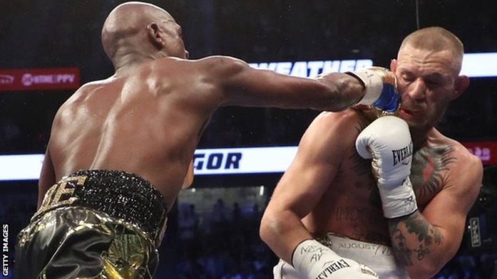 Floyd Mayweather Las Vegas'ta düzenlenen 10. turda Conor McGregor'u durdurdu