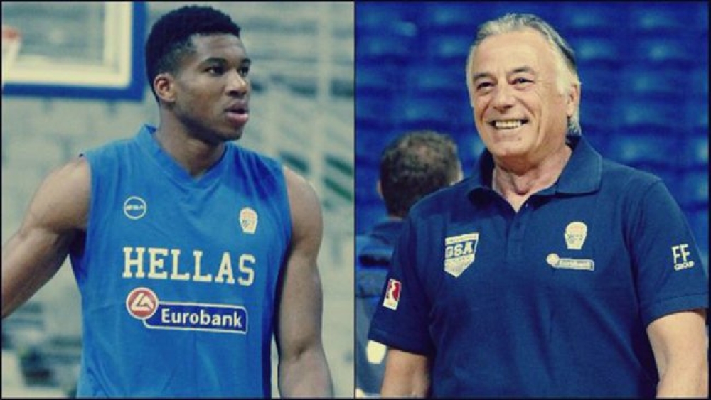Giannis Antetokounmpo tarafından Yunanistan Basketbol Antrenörü Missas Stands