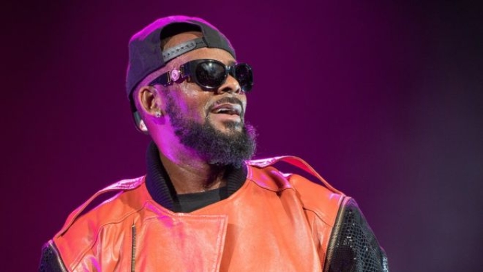 R Kelly, birkaç kadını 'kötü muamele'